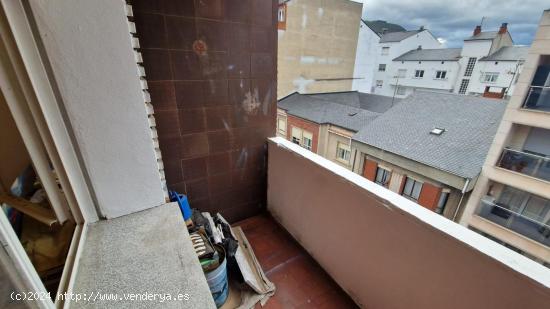 SE VENDE PISO MUY AMPLIO CON DIVERSAS OPCIONES EN LA CALLE GOMEZ NUÑEZ - LEON