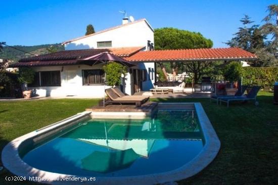 Casa amplia, con intimidad, gran terreno en el centro - BARCELONA