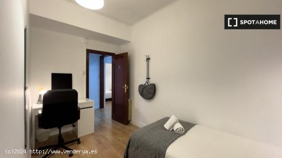 ¡Habitaciones en alquiler en un apartamento de 7 habitaciones en Barcelona! - BARCELONA