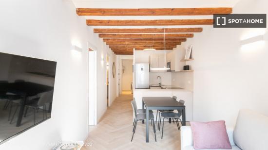 Apartamento amueblado moderno en Carrer de la Diputaciò - BARCELONA