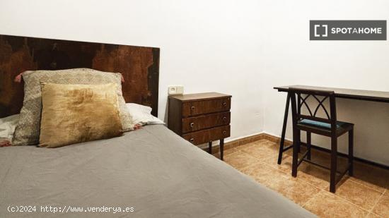 Habitación en piso compartido en barcelona. - BARCELONA