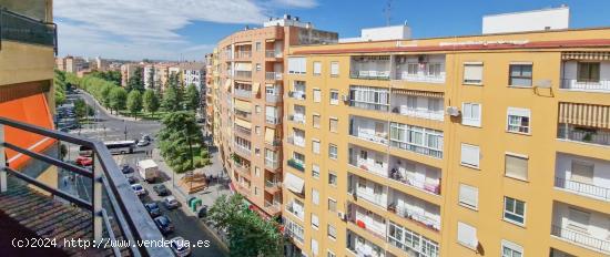  PISO DE 4 DORMITORIOS Y ESPECTACULARES VISTAS EN AVENIDA FERNANDO CALZADILLA - BADAJOZ 