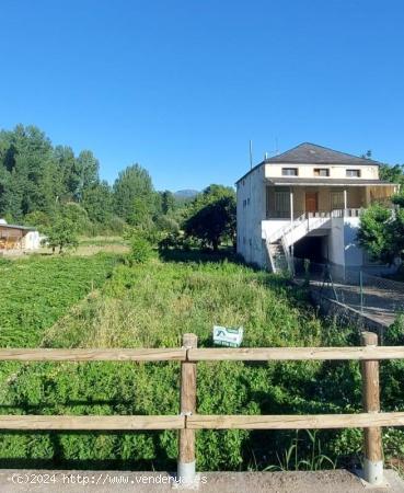 SE VENDE SOLAR URBANO EN PARADELA - LEON