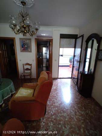 CASA CON GRAN COCHERA - CORDOBA