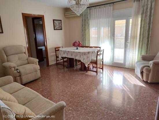 VIVIENDA SEMIREFORMADA DE 3 DORMITORIOS - ALBACETE