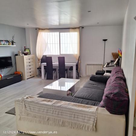 Piso en venta, 2 habitaciones con terraza y muebles. - VALENCIA