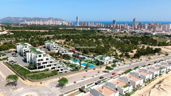 FANTASTICO APARTAMENTO ATICO CON IMPRESIONANTES VISTAS PANORAMICAS AL MAR EN FINESTRAT - ALICANTE