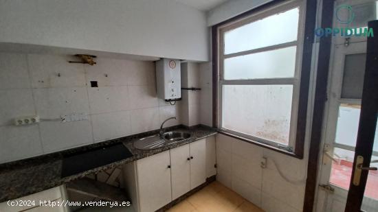 PISO DE 3 DORMITORIOS Y 1 BAÑO PARA REFORMAR EN OS MALLOS - A CORUÑA