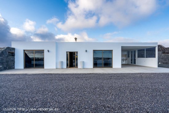 Lujo y Tranquilidad en Mozaga: Villa de Diseño Contemporáneo - Teguise