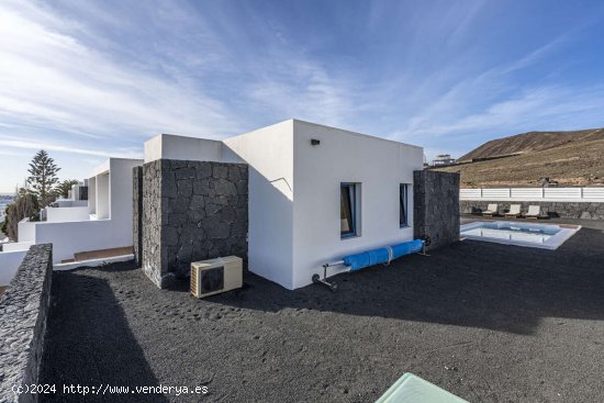 Sumérgete en el Paraíso: Villa de Ensueño en Playa Blanca, Lanzarote - Yaiza