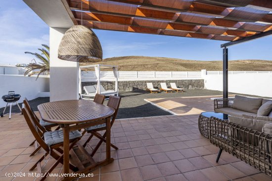 Sumérgete en el Paraíso: Villa de Ensueño en Playa Blanca, Lanzarote - Yaiza