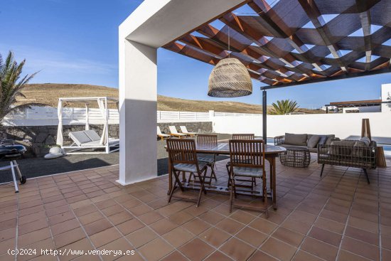 Sumérgete en el Paraíso: Villa de Ensueño en Playa Blanca, Lanzarote - Yaiza