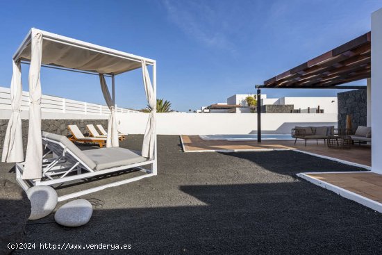 Sumérgete en el Paraíso: Villa de Ensueño en Playa Blanca, Lanzarote - Yaiza