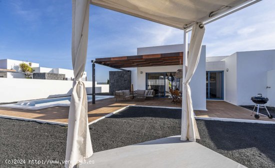 Sumérgete en el Paraíso: Villa de Ensueño en Playa Blanca, Lanzarote - Yaiza