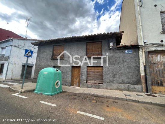  CASA DE PUEBLO A LA VENTA EN PLAZA DE SANTA MARINA 