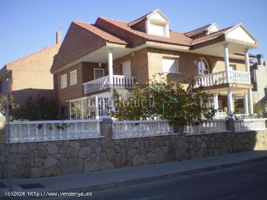 VENTA CHALET EN LEGANÉS