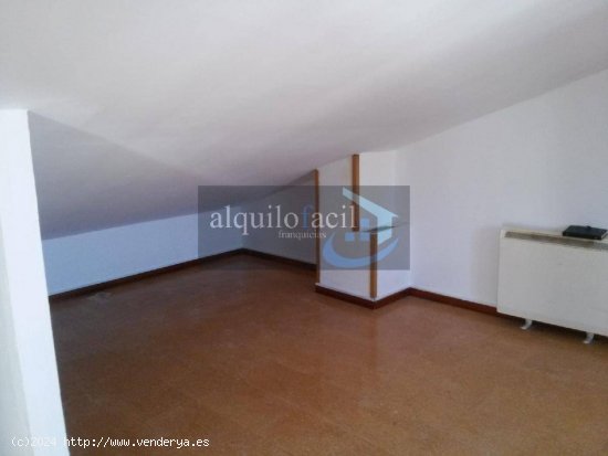 SE VENDE ADOSADO/ ZONA CARRETAS/ 4 DORMITORIOS/ GARAJE/ 285000€