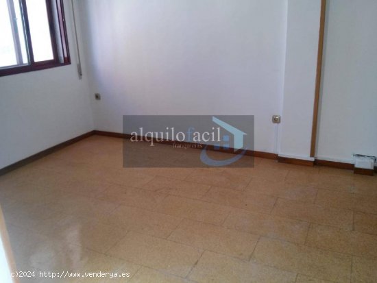 SE VENDE ADOSADO/ ZONA CARRETAS/ 4 DORMITORIOS/ GARAJE/ 285000€