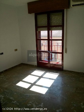 SE VENDE ADOSADO/ ZONA CARRETAS/ 4 DORMITORIOS/ GARAJE/ 285000€