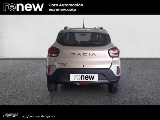 Dacia Spring EXTREME ELECTRIC 65 48KW de 2023 con 4.000 Km por 18.500 EUR. en Madrid