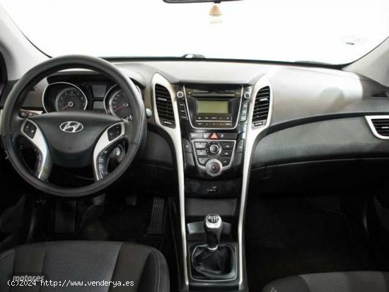 Hyundai i30 1.4 MPI BD Klass 100 de 2015 con 110.000 Km por 9.990 EUR. en Cadiz