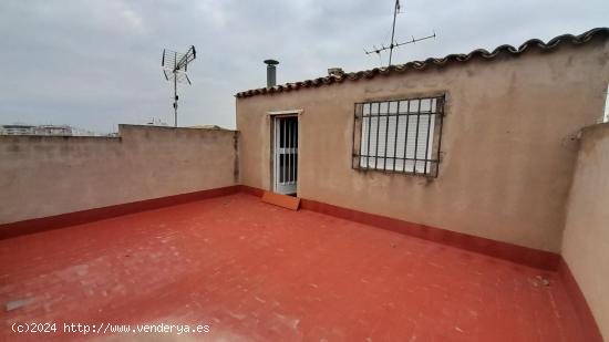 CASA MUY SOLEADA EN ZONA TRANQUILA - ALICANTE