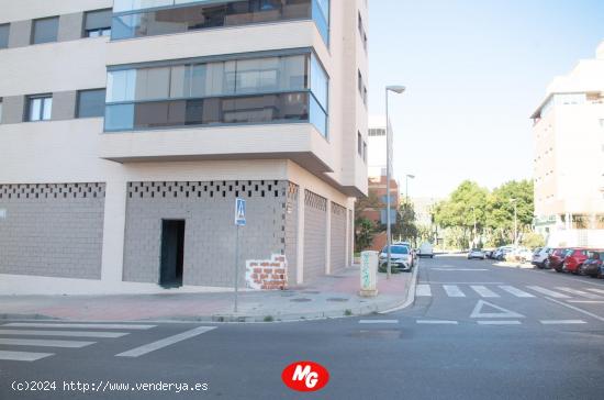 LOCAL COMERCIAL FRENTE A CENTRO COMERCIAL ALCAMPO - LOS 2 PRIMEROS MESES 1.000€!! - ALMERIA