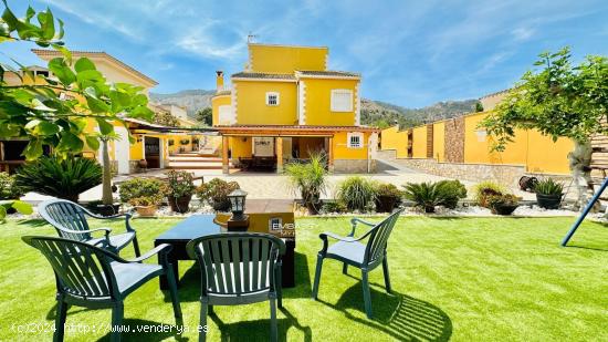 Magnifica villa en Orihuela con piscina privada - ALICANTE