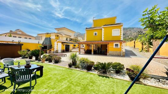 Magnifica villa en Orihuela con piscina privada - ALICANTE