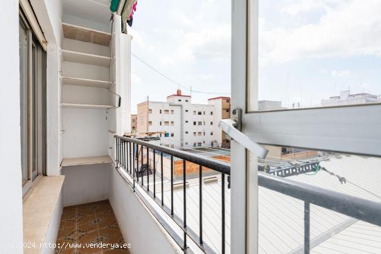 Piso de tres dormitorios con ascensor en Nou Moles-Avenida del Cid - VALENCIA