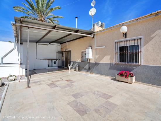 Finca recién reformada con establo, piscinas privadas y vistas en Albatera/Crevillente - ALICANTE