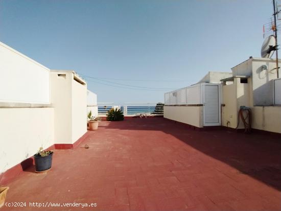 ÁTICO CON VISTAS AL MAR Y PISCINA COMUNITARIA EN CUNIT - TARRAGONA - TARRAGONA