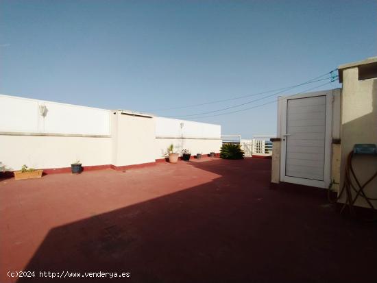 ÁTICO CON VISTAS AL MAR Y PISCINA COMUNITARIA EN CUNIT - TARRAGONA - TARRAGONA