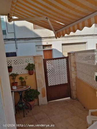 FANTASTICA CASA DE PUEBLO CON 4 DORMITORIOS, 2 BAÑOS , REFORMADA EN PLENO CENTRO DE LA VILA - ALICA