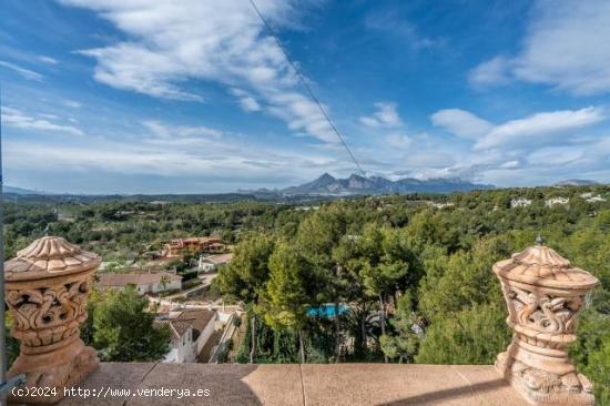 SE ALQUILA CHALET EN ALTEA LA VIEJA - ALICANTE