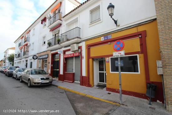 Local muy bien situado en Castilleja de la Cuesta para poner su negocio - SEVILLA