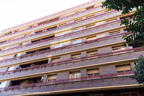 SE VENDE PLAZA GARAJE  EN FRANCISCO DE VITORIA 32 - ZARAGOZA