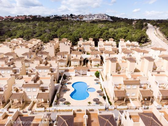 VILLA INDEPENDIENTE DE ESTILO MEDITERRANEO CON SÓTANO Y LLAVE EN MANO EN UN ENTORNO RURAL TRANQUILO