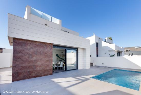 VILLA DE NUEVA CONSTRUCCIÓN EN PILAR DE LA HORADADA - ALICANTE