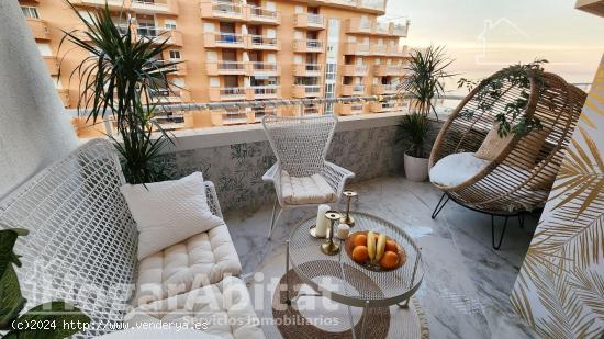 ¡Vistas al mar y en la 1ª linea! SEMINUEVO CON PISCINA, GARAJE Y TERRAZA - CASTELLON