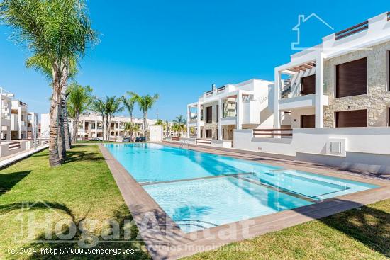 ESPECTACULAR ADOSADO DE PRIMERAS CALIDADES CON PISCINA - ALICANTE