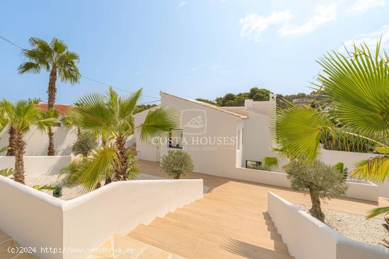 Villa Ayna en Jávea - Modernidad y Elegancia a 5 Minutos de la Playa Arenal - ALICANTE