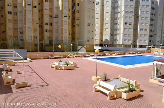 Apartamento con vistas al mar situado en 1ª linea playa Gandia, - VALENCIA