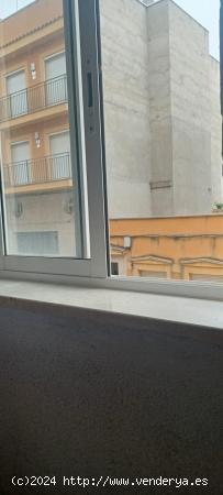 GRAN PISO DE 100M CON TERRAZA A REFORMAR EN LAS ROQUETAS-AYUNTAMIENTO - BARCELONA