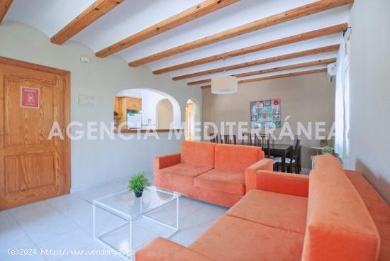 Chalet independiente con piscina en Els Poblets - ALICANTE