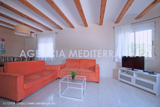 Chalet independiente con piscina en Els Poblets - ALICANTE