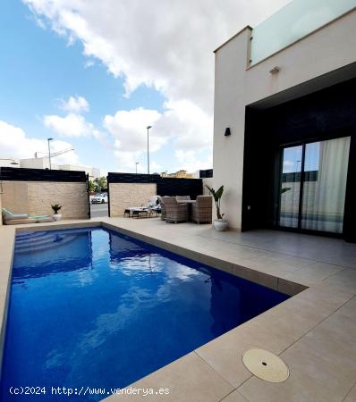 FANTASTICA VILLA    EN BENIJOFAR    PISCINA - ALICANTE