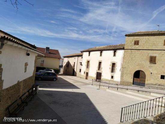 Casa de 3 plantas a 15 minutos de Pamplona - NAVARRA