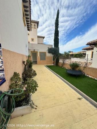 Precioso chalet independiente en venta en Lomas de Cabo Roig - ALICANTE