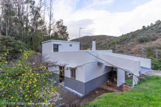  CASA DE CAMPO EN TERRENO DE 40000 M2 - MALAGA 